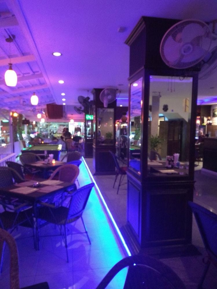 פאטאיה Zip Hotel & Restaurant מראה חיצוני תמונה
