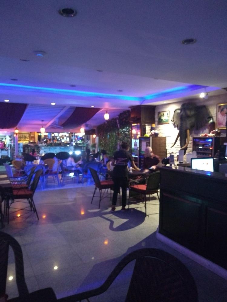 פאטאיה Zip Hotel & Restaurant מראה חיצוני תמונה